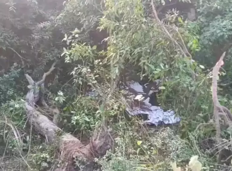 दिल्ली पौड़ी हाईवे पर ट्रैफिक बंद- तटबंध व उस पर बनी सड़क गंगा में बही