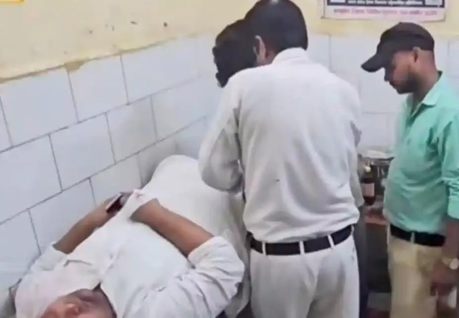 निषाद पार्टी के प्रदेश सचिव पर हमला- बाइक सवार बदमाशों ने मारी गोली निषाद पार्टी के प्रदेश सचिव पर हमला- बाइक सवार बदमाशों ने मारी गोली