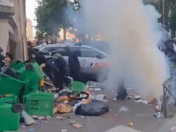अब यहां भी सरकार के खिलाफ लाखों की भीड़ सड़कों पर- कई जगह आगजनी अब यहां भी सरकार के खिलाफ लाखों की भीड़ सड़कों पर- कई जगह आगजनी