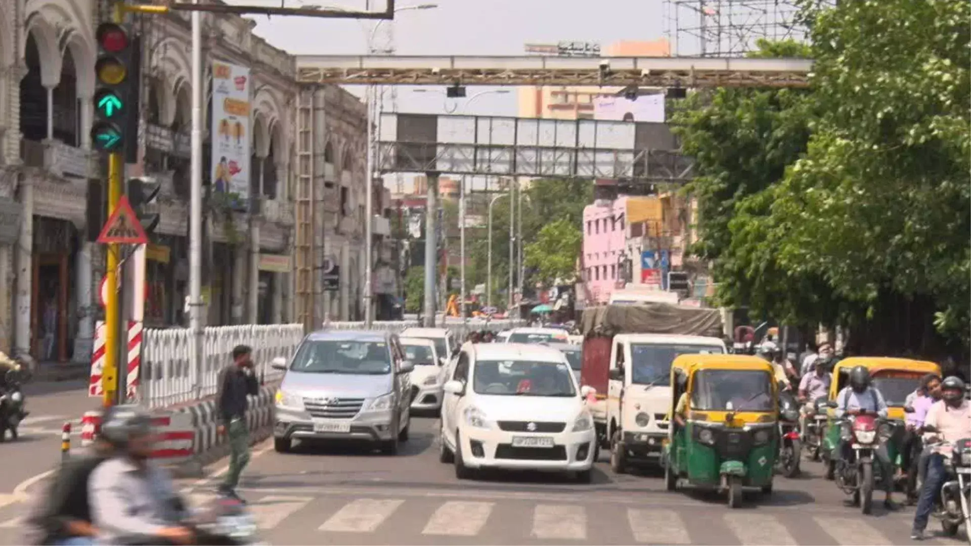 उप्र में नौ हजार पर्यटक वाहनों का परमिट होगा रद्द