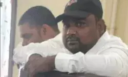 भाजपा नेता के हत्यारोपी ने पुलिस को ओढ़ाई टोपी- वकील बन किया सरेंडर भाजपा नेता के हत्यारोपी ने पुलिस को ओढ़ाई टोपी- वकील बन किया सरेंडर