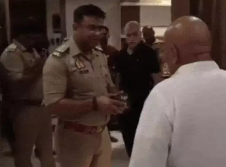 होटल में घुसी पुलिस ने अजय राय को किया हाउस अरेस्ट- सपा नेताओं की भी.. होटल में घुसी पुलिस ने अजय राय को किया हाउस अरेस्ट- सपा नेताओं की भी..