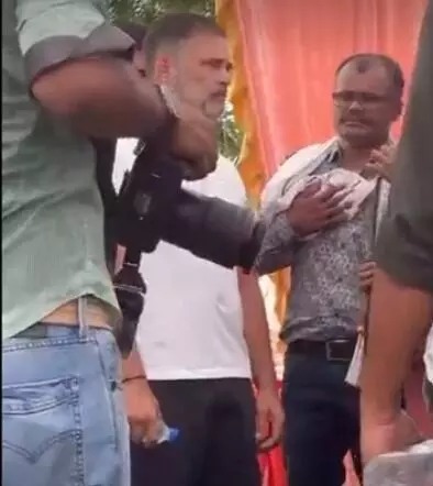 गेस्ट हाउस में लगाया जनता दरबार- राहुल गांधी ने सुनी जनसमस्याएं