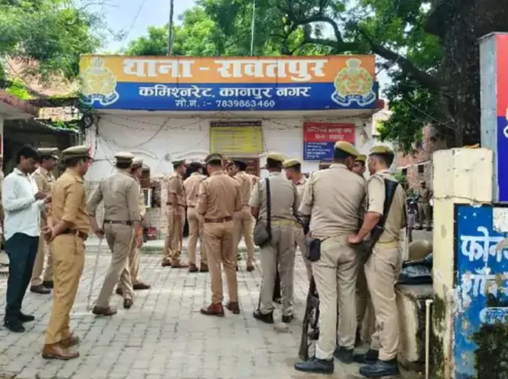 थाने के बाथरूम में टीशर्ट की इलास्टिक से लगाया फंदा- किया सुसाइड थाने के बाथरूम में टीशर्ट की इलास्टिक से लगाया फंदा- किया सुसाइड