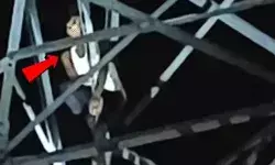 150 फीट ऊंचे टावर पर चढ़े पति ने लगाई गुहार- मुझे मेरी बीवी दिलाओ 150 फीट ऊंचे टावर पर चढ़े पति ने लगाई गुहार- मुझे मेरी बीवी दिलाओ