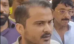 जेल में हुआ बाप बेटे का मिलन- फल सब्जियां मिठाई लेकर पहुंचे अब्दुल्ला जेल में हुआ बाप बेटे का मिलन- फल सब्जियां मिठाई लेकर पहुंचे अब्दुल्ला