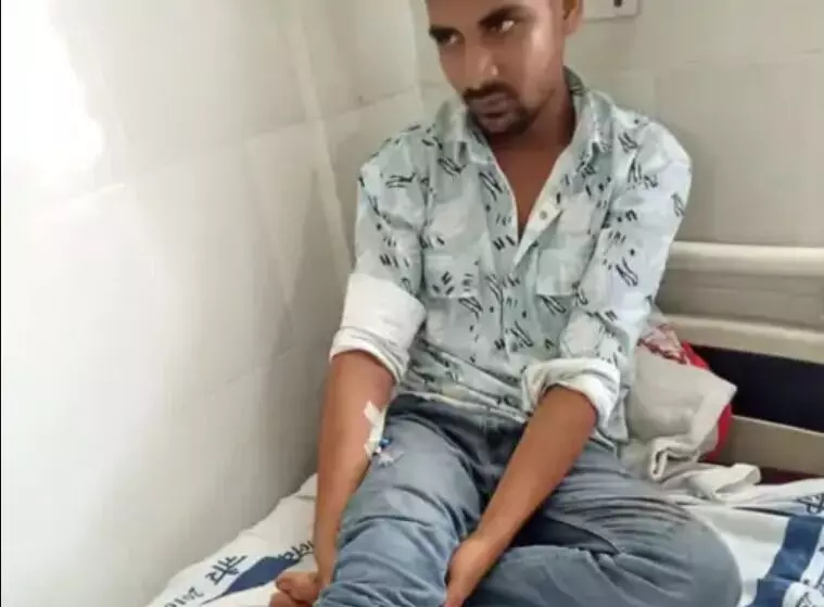 चौराहे पर चाचा का भतीजे पर हमला- डेयरी कारोबारी पर चलाई गोली