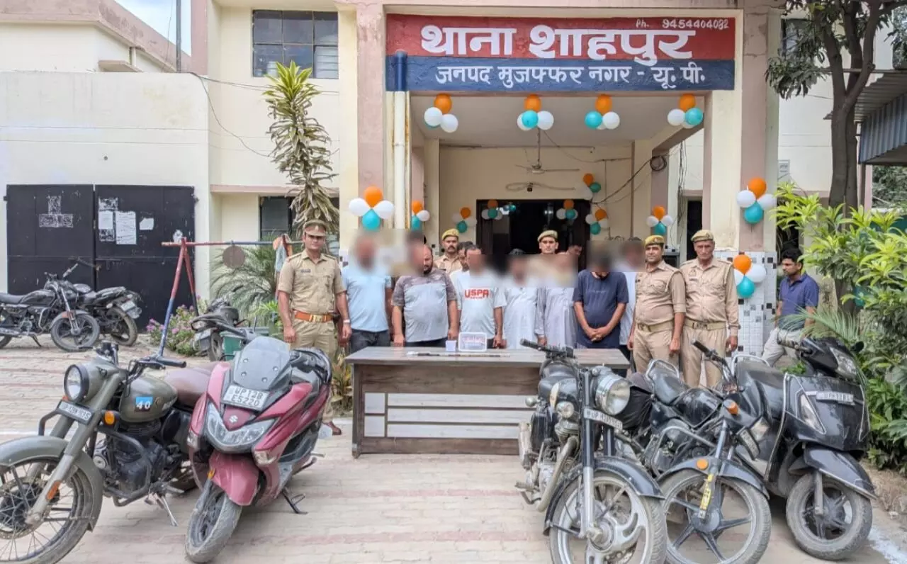 पुलिस का कड़ा एक्शन- 10 जुआरी अरेस्ट- रुपए, मोबाइल, पत्ते बरामद