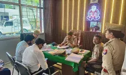 थाने पर बैठकर SP सिटी ने सुनी लोगों की फरियाद-गुणवत्तापूर्ण हो निस्तारण थाने पर बैठकर SP सिटी ने सुनी लोगों की फरियाद-गुणवत्तापूर्ण हो निस्तारण