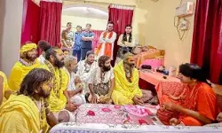 संत प्रेमानंद महाराज के शिष्यों ने किए बाबा विश्वनाथ के दर्शन संत प्रेमानंद महाराज के शिष्यों ने किए बाबा विश्वनाथ के दर्शन