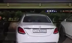 बिल्डर की लाश पार्क में खड़ी मर्सिडीज़ से मिली- सीसीटीवी में बदमाश..