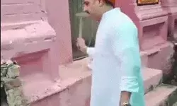 हॉस्पिटल कैंपस में हथोड़ा बजाकर जमींदोज की मजार- गंगाजल से.. हॉस्पिटल कैंपस में हथोड़ा बजाकर जमींदोज की मजार- गंगाजल से..