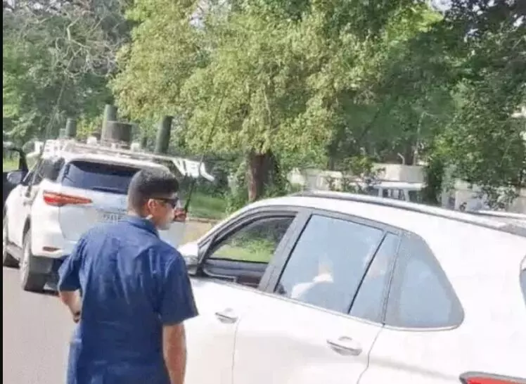 बाढ़ पीड़ितों से मिलने को राहुल गांधी अमृतसर से अजनाला के लिए रवाना