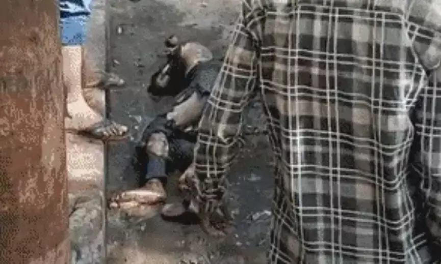 पूर्व MLA से परेशान होकर सपा दफ्तर के बाहर आग लगाने वाले युवक की मौत