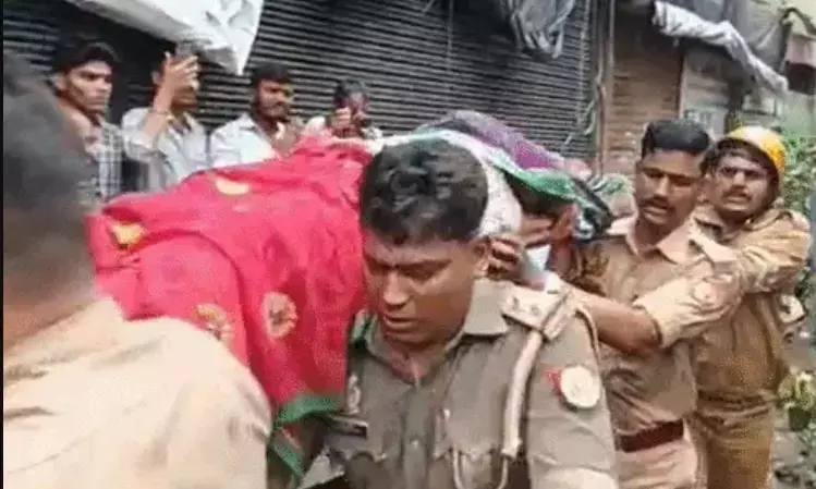 गिरा डेढ़ सौ साल पुराना पेड़- टूटा घर, दबी गुमटियां- एक की मौत