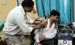 फ्रेंड की मौत से गुस्साए बंदरों के झुंड ने काटा बवाल- परिवार पर हमला फ्रेंड की मौत से गुस्साए बंदरों के झुंड ने काटा बवाल- परिवार पर हमला