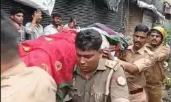 गिरा डेढ़ सौ साल पुराना पेड़- टूटा घर, दबी गुमटियां- एक की मौत