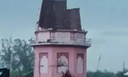 शिव मंदिर पर गिरी आसमानी बिजली-गुंबद को भारी नुकसान- इलाके में हड़कंप शिव मंदिर पर गिरी आसमानी बिजली-गुंबद को भारी नुकसान- इलाके में हड़कंप
