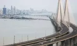 रूकवाई कैब- चिल्लाकर बोला मुझे सांप ने काट लिया- समुद्र में लगाई छलांग रूकवाई कैब- चिल्लाकर बोला मुझे सांप ने काट लिया- समुद्र में लगाई छलांग