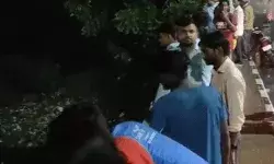 खेलते खेलते नाले में गिरा बच्चा पानी के तेज बहाव में बहा-चल रही तलाश