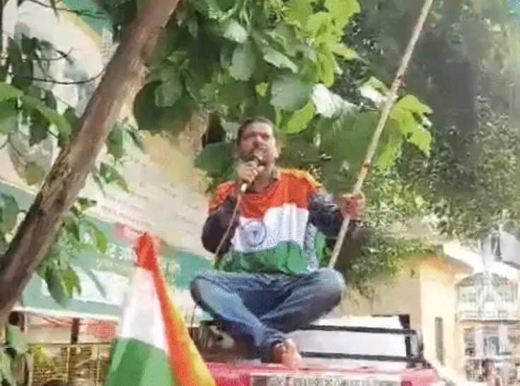 शिक्षक भर्ती अभ्यर्थी फिर सड़कों पर- पुलिस डंडा लेकर हुई तैयार