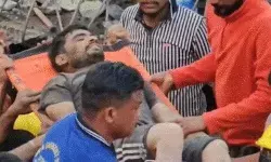 है ना चमत्कार-16 घंटे बाद मलबे के भीतर से जिंदा निकाला व्यक्ति है ना चमत्कार-16 घंटे बाद मलबे के भीतर से जिंदा निकाला व्यक्ति