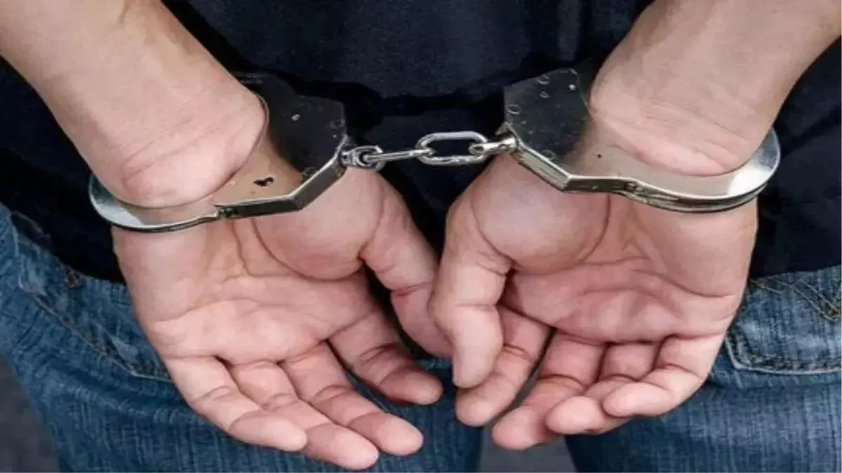 जम्मू पुलिस ने वांछित नशीले पदार्थ के तस्कर को किया गिरफ्तार जम्मू पुलिस ने वांछित नशीले पदार्थ के तस्कर को किया गिरफ्तार