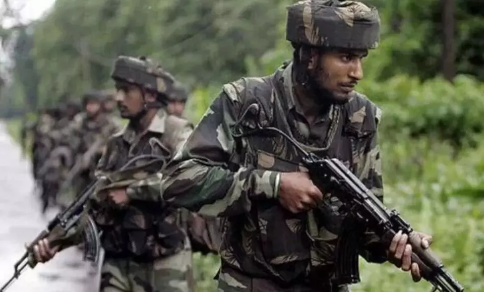 सुरक्षा बलों के वाहन पर अचानक से हुआ हमला - दो जवान शहीद सुरक्षा बलों के वाहन पर अचानक से हुआ हमला - दो जवान शहीद