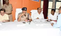 सम्पूर्ण समाधान दिवस में DM-SSP ने सुनी समस्याएं, निस्तारण के लिए... सम्पूर्ण समाधान दिवस में DM-SSP ने सुनी समस्याएं, निस्तारण के लिए...