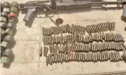 पुंछ में लगा मौत के सामान का जखीरा हाथ-AK 47, हैंड ग्रेनेड तथा.. पुंछ में लगा मौत के सामान का जखीरा हाथ-AK 47, हैंड ग्रेनेड तथा..