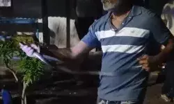 कांस्टेबल के कोबरा पकड़ते ही बजने लगी तालियां-थोड़ी ही देर में सन्नाटा कांस्टेबल के कोबरा पकड़ते ही बजने लगी तालियां-थोड़ी ही देर में सन्नाटा