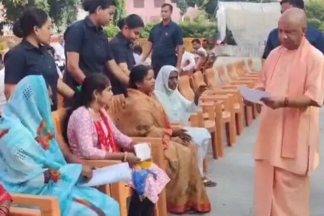 पैसों की कमी से नहीं रुकेगा किसी का इलाज- सीएम योगी ने दिए यह आदेश पैसों की कमी से नहीं रुकेगा किसी का इलाज- सीएम योगी ने दिए यह आदेश