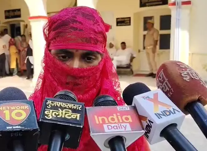 मिशन शक्ति अभियान में समस्या का समाधान होते ही युवती बोली थैंक्यू SSP मिशन शक्ति अभियान में समस्या का समाधान होते ही युवती बोली थैंक्यू SSP