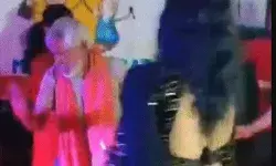 सरकारी स्कूल में अश्लील डांस प्रधानपति एवं कोटेदार ने भी दिखाएं जलवे सरकारी स्कूल में अश्लील डांस प्रधानपति एवं कोटेदार ने भी दिखाएं जलवे