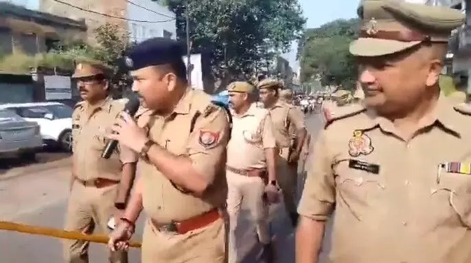 गए थे आजम खान को लेने- कटवा बैठे गाड़ियों के चालान- उत्साह में आकर..