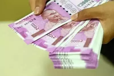 डॉलर के मुकाबले फिर गिरा रुपया- रिकॉर्ड ऑल टाइम लो पर आया