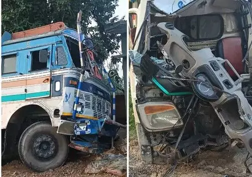 कंटेनर के साथ आमने सामने की टक्कर- मैजिक चालक की मौके पर मौत