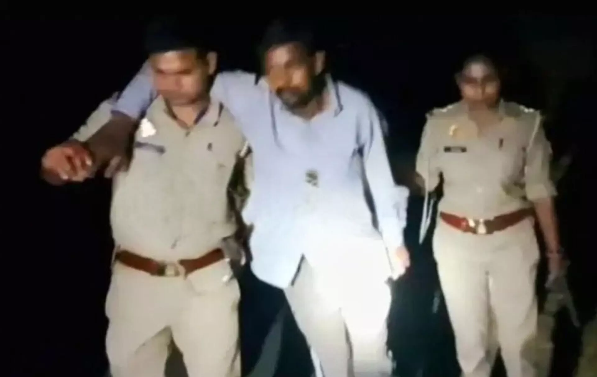मुठभेड़ में पुलिस और बदमाशों में चली गोली-दो लुटेरे घायल- तमंचे एवं..