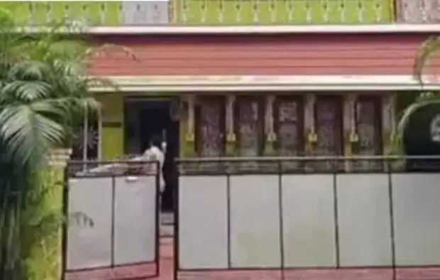 बड़ी चोरी कर बदमाशों ने मचाया हड़कंप-90 सोने के सिक्कों के साथ एक लाख