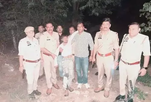 मुठभेड़ में बदमाश को लगी गोली- दो फरार-तमंचा एवं बाइक बरामद
