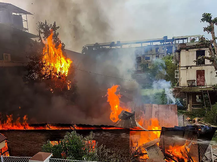 भाजपा के मंडल कार्यालय में आग लगाने की घटना के बाद तनाव की स्थिति