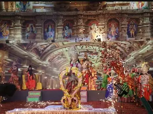 33 झांकियों से सुसज्जित श्रीराम की बारात देखने को उमडा जनसैलाब