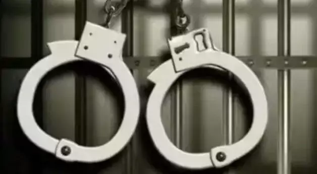 हवाला नेटवर्क का पर्दाफाश- पुलिस ने बरामद किए 2 करोड़ व हथियार