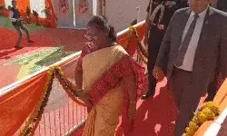 सबसे लग्जरी ट्रेन में सवार होकर कृष्ण की नगरी पहुंची राष्ट्रपति सबसे लग्जरी ट्रेन में सवार होकर कृष्ण की नगरी पहुंची राष्ट्रपति