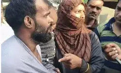 बीच सड़क हाईवोल्टेज ड्रामा-6 माह से फरार पति की पत्नी ने की जमकर कुटाई बीच सड़क हाईवोल्टेज ड्रामा-6 माह से फरार पति की पत्नी ने की जमकर कुटाई