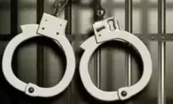 हवाला नेटवर्क का पर्दाफाश- पुलिस ने बरामद किए 2 करोड़ व हथियार हवाला नेटवर्क का पर्दाफाश- पुलिस ने बरामद किए 2 करोड़ व हथियार