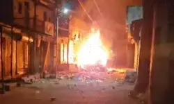 गरबा के दौरान बवाल- दुकानों में तोड़फोड़- गाड़ियों में आग- फेंके पत्थर