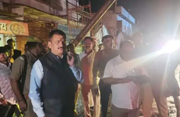आंधी ने बिजली के खंभों को जमीन पर किया लोटपोट- डीएम तुरंत..