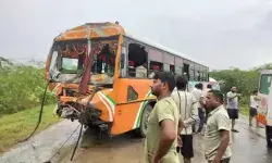 ट्रक एवं रोडवेज बस की आमने सामने की भिड़ंत- एक की मौत- दर्जनों घायल ट्रक एवं रोडवेज बस की आमने सामने की भिड़ंत- एक की मौत- दर्जनों घायल