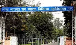 मोनू हत्याकांड के मुख्य आरोपी सादिक की अस्पताल में मौत- परिजनों ने.. मोनू हत्याकांड के मुख्य आरोपी सादिक की अस्पताल में मौत- परिजनों ने..